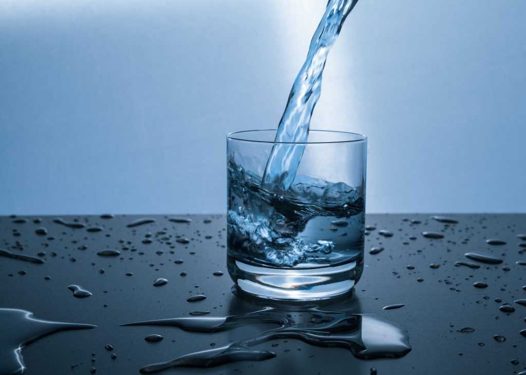 Puede eliminarse el cloro del agua de grifo tratada? ¿Es ...