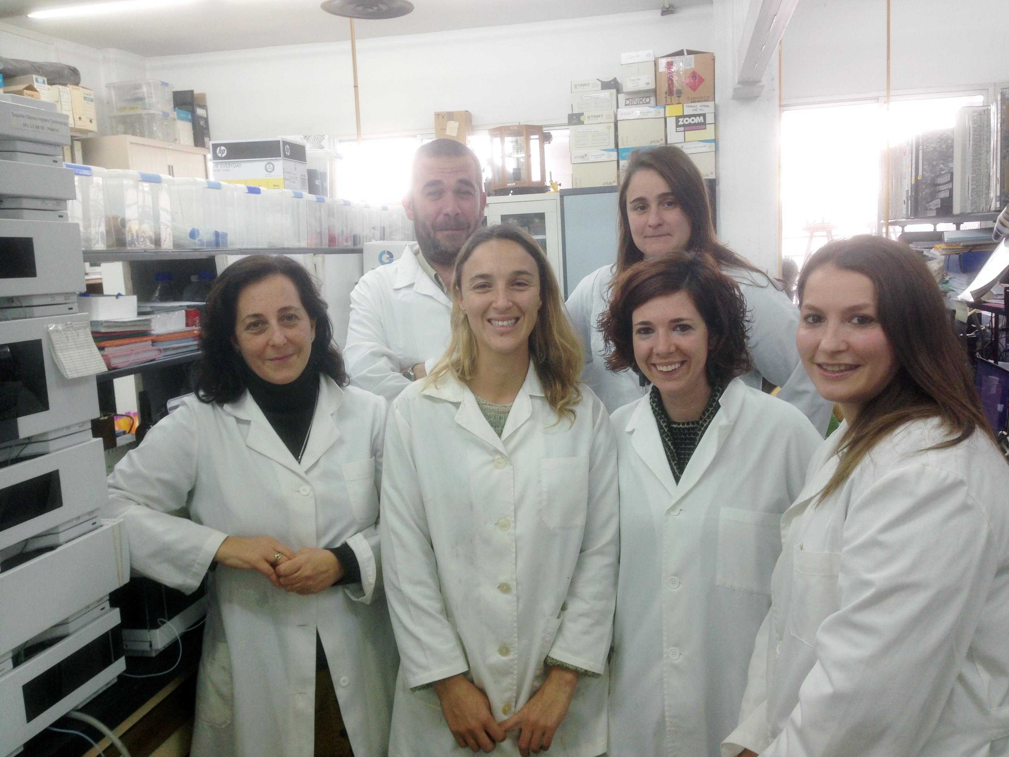 Científicos del grupo de investigación ‘Color y Calidad de Alimentos’ de la Universidad de Sevilla