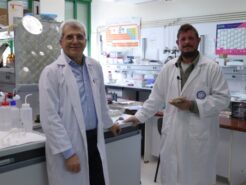 Los investigadores Daniel Cosano Hidalgo y José Rafael Ruiz Arrebola.