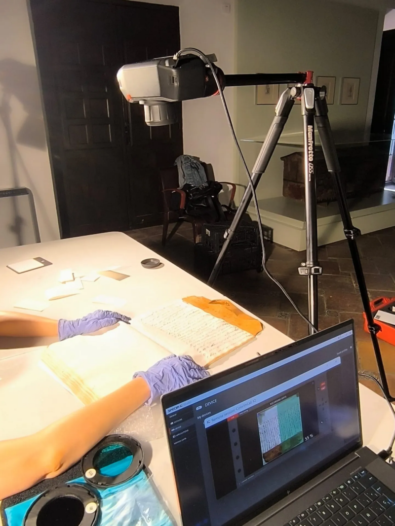 Estos procedimientos buscan combatir el desgaste por tintas metaloácidas, más conocidas como ‘tintas asesinas’, ya que son muy dañinas para los archivos.